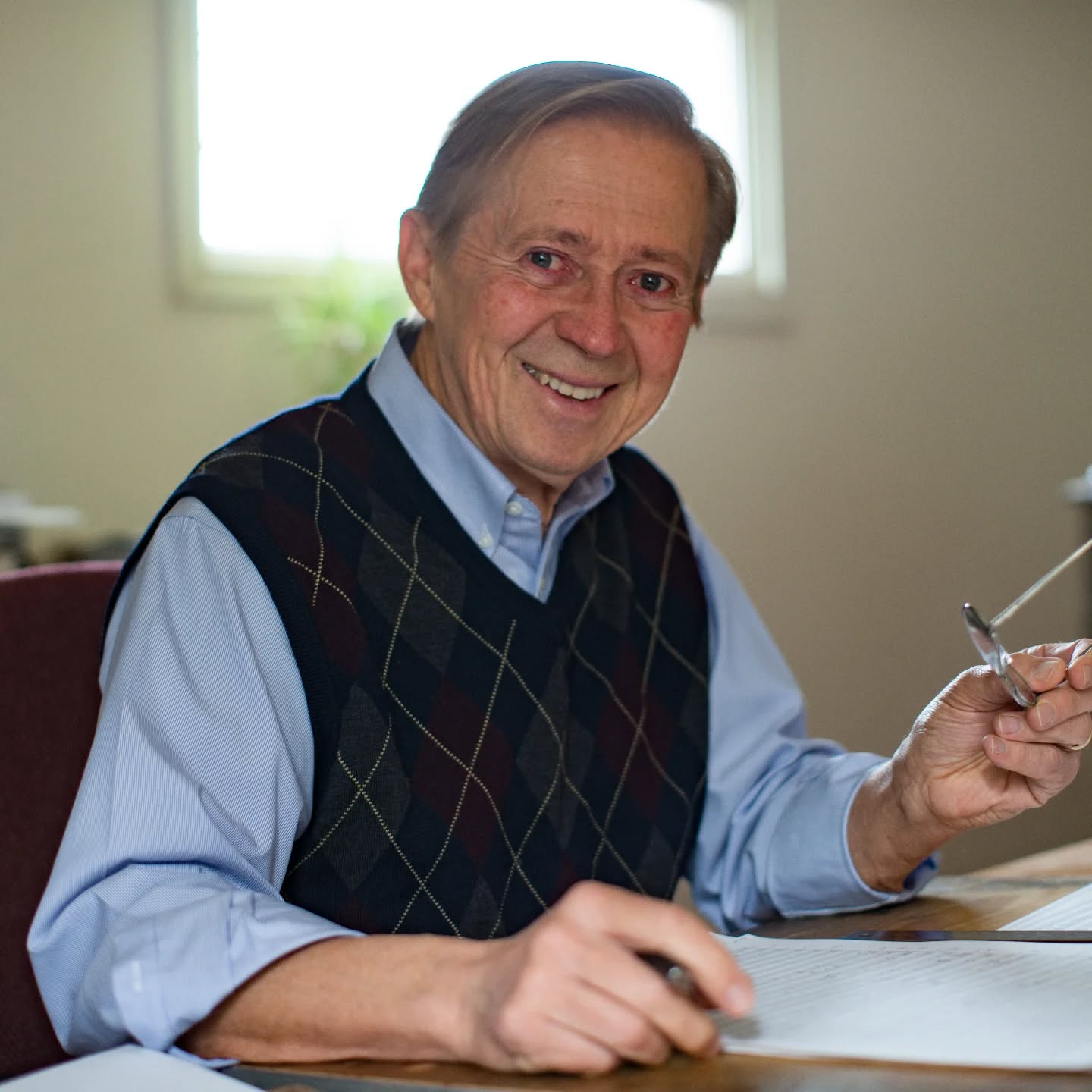 “You cannot hate while making music”

“Music creates peace.”

“My music has always surprised me. It seems to come out of someplace deeper than my conscious mind, and to give me powerful musical feelings that I could not consciously think up.”

These are just some of David Maslanka’s thoughts that help illustrate the depth and emotion behind his music. Come hear and “feel” the power of his musical voice as we perform Maslanka’s ‘Symphony No. 4.’

Read more about David Maslanka here: https://davidmaslanka.com/david-maslanka-an-introduction/

🗓️ March 1st, 3:00 PM
📍Knox Presbyterian Church (50 Erb St, W, Waterloo)
FREE PARKING!
🎟️Tickets available at: 
www.wellingtonwindsymphony.ca